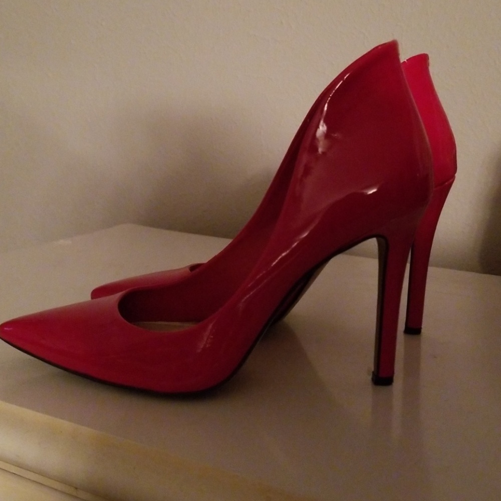 Jessica Simpson pumps